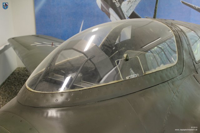 0018_Berlin-Gatow_Messerschmitt_Me_163_B_Komet_WNr_191904_Kabinenaufbau_vollstaendig_verglast_Panzerscheibe_Cockpit