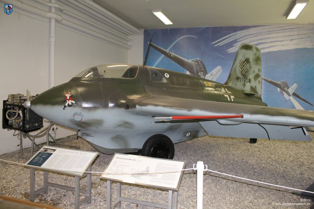 0019_Berlin-Gatow_Messerschmitt_Me_163_B_Komet_WNr_191904_Staurohr_Ansicht_Raketenjaeger