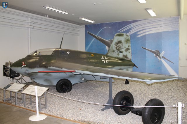 0020_Berlin-Gatow_Messerschmitt_Me_163_B_Komet_WNr_191904_Profil_Ansicht_links_Raketenjaeger