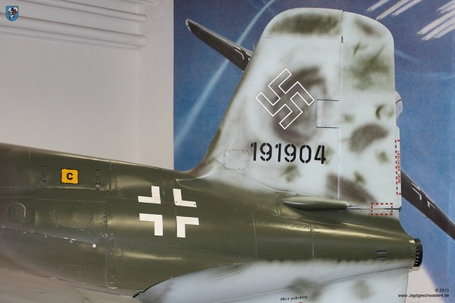 0026_Berlin-Gatow_Messerschmitt_Me_163_B_Komet_WNr_191904_aufgesetztes_Seitenleitwerk_Werknummer_Hakenkreuz