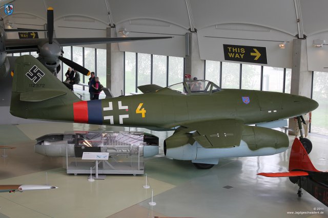 0001_London-Hendon_Messerschmitt_Me_262_A-2a_WNr_112372_Profil_Ansicht_Schwalbe_Jet