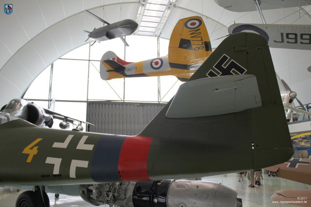 0006_London-Hendon_Messerschmitt_Me_262_A-2a_WNr_112372_Leitwerkstraeger_Hoehenleitwerk_Seitenleitwerk