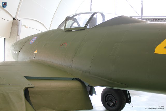 0012_London-Hendon_Messerschmitt_Me_262_A-2a_WNr_112372_Kabinenaufbau_Haube_Landeklappe