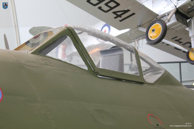 0019_London-Hendon_Messerschmitt_Me_262_A-2a_WNr_112372_Cockpit_Windschutzaufbau_Panzerglas_Scheibe