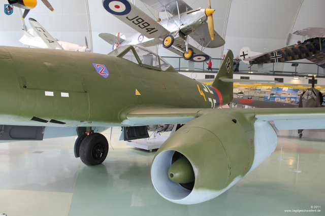 0024_London-Hendon_Messerschmitt_Me_262_A-2a_WNr_112372_Vorfluegel_innen_Triebwerk_Vorfluegel_Mitte