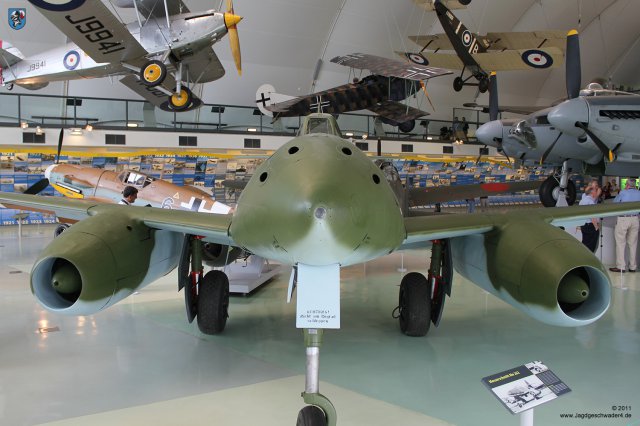 0040_London-Hendon_Messerschmitt_Me_262_A-2a_WNr_112372_Frontansicht_Nase_Spitze