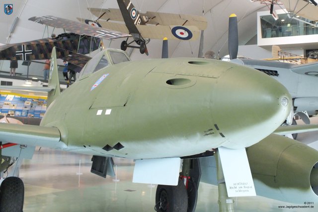 0046_London-Hendon_Messerschmitt_Me_262_A-2a_WNr_112372_Fenster_Schiessbild_Kamera_Rumpf_Spitze