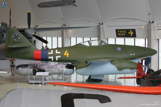 0052_London-Hendon_Messerschmitt_Me_262_A-2a_WNr_112372_Profil_Randkappe_Tragflaeche_Positionsleuchte