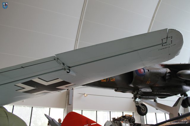 0053_London-Hendon_Messerschmitt_Me_262_A-2a_WNr_112372_Querruder_Steuerung_Flettnerruder_rechts