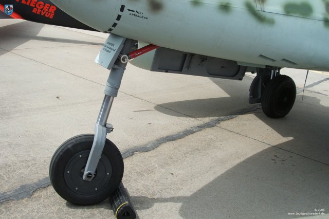 0007_ILA_Berlin_2006_Messerschmitt_Me_262_B-1a_WNr_501244_Rollwerk_Bug_Fahrwerk