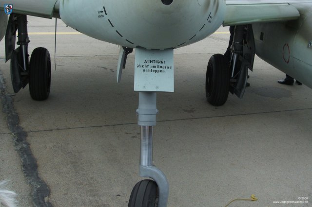 0009_ILA_Berlin_2006_Messerschmitt_Me_262_B-1a_WNr_501244_Fahrwerk_Federbein