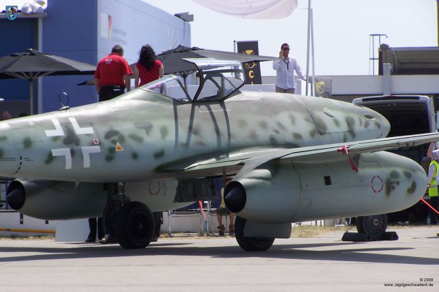 0009_ILA_Berlin_2008_Messerschmitt_Me_262_B-1a_WNr_501244_geoeffnete_Cockpithaube