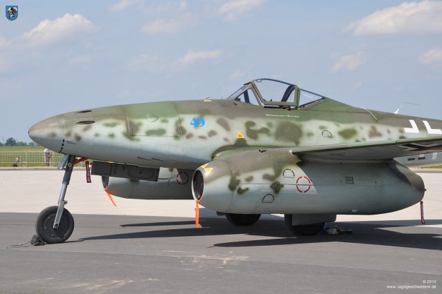 0005_ILA_Berlin_2010_Messerschmitt_Me_262_B-1a_WNr_501244_Rumpfspitze_Aufbaudeckel_linkes_Haubenteil_Rumpfmittelteil