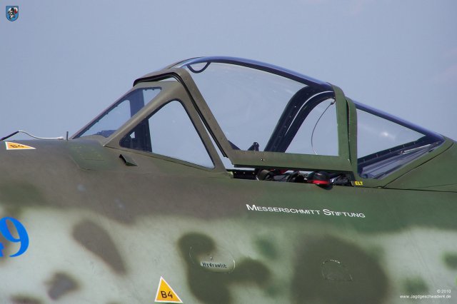 0006_ILA_Berlin_2010_Messerschmitt_Me_262_B-1a_WNr_501244_Windschutzaufbau_dreiteiliger