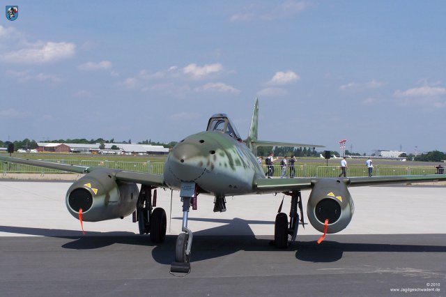 0007_ILA_Berlin_2010_Messerschmitt_Me_262_B-1a_WNr_501244_Parkposition_Frontansicht