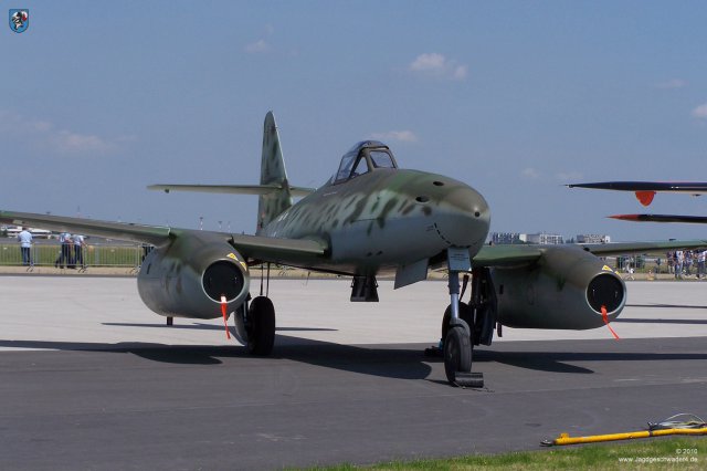 0010_ILA_Berlin_2010_Messerschmitt_Me_262_B-1a_WNr_501244_Ansicht_vorne