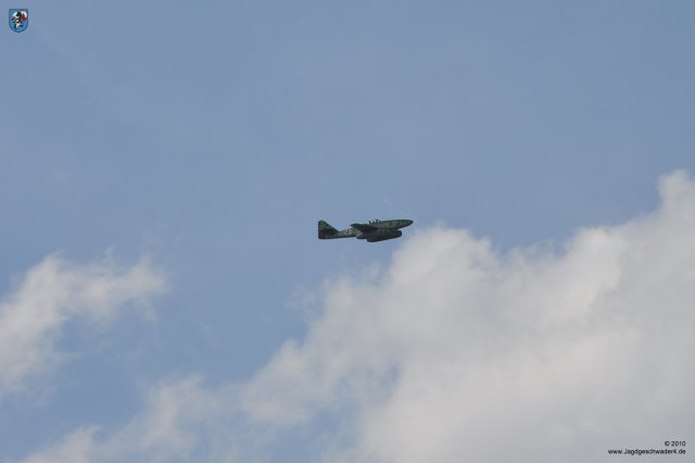 0013_ILA_Berlin_2010_Messerschmitt_Me_262_B-1a_WNr_501244_Flug_Vorfuehrung_Vorbeiflug