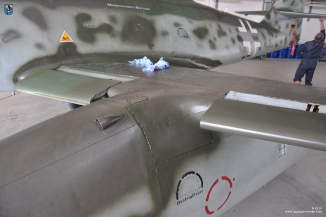 0022_ILA_Berlin_2010_Messerschmitt_Me_262_B-1a_WNr_501244_Vorfluegel_innen_Mitte