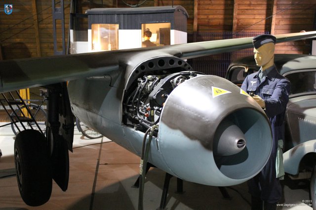 0007_Prag-Kbely_Me_262_B-1a_Avia_CS_92_Wartung_Strahltriebwerk_Jumo_004