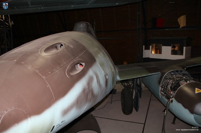 0008_Prag-Kbely_Me_262_B-1a_Avia_CS_92_Aufbaudeckel_Muendungen_Bordwaffen_Rumpf