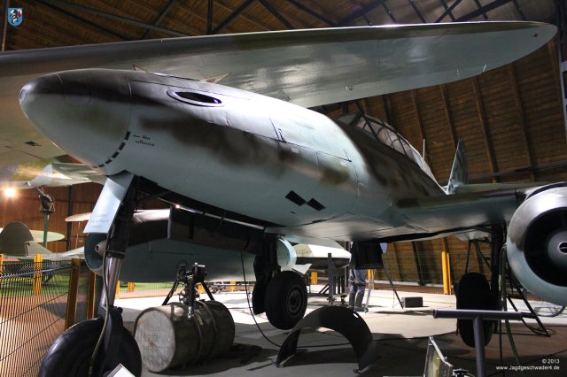 0010_Prag-Kbely_Me_262_B-1a_Avia_CS_92_Bugsektion_Rollwerk_Fahrwerk_Klappen