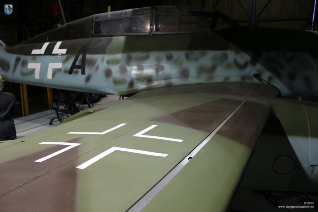 0016_Prag-Kbely_Me_262_B-1a_Avia_CS_92_Vorfluegel_Tragflaeche_Balkenkreuz