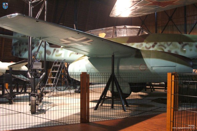 0019_Prag-Kbely_Me_262_B-1a_Avia_CS_92_Aufbockpunkt_Tragflaeche