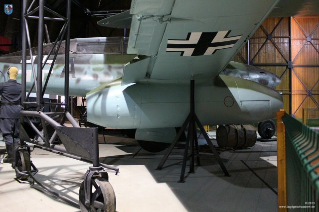 0021_Prag-Kbely_Me_262_B-1a_Avia_CS_92_Landeklappe_Querruder_Flettnerruder_Steuerung