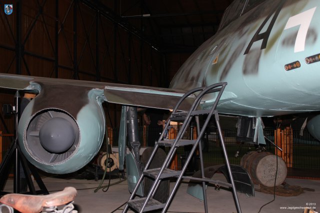 0031_Prag-Kbely_Me_262_B-1a_Avia_CS_92_Strahltriebwerk_Jumo_004_Landeklappen