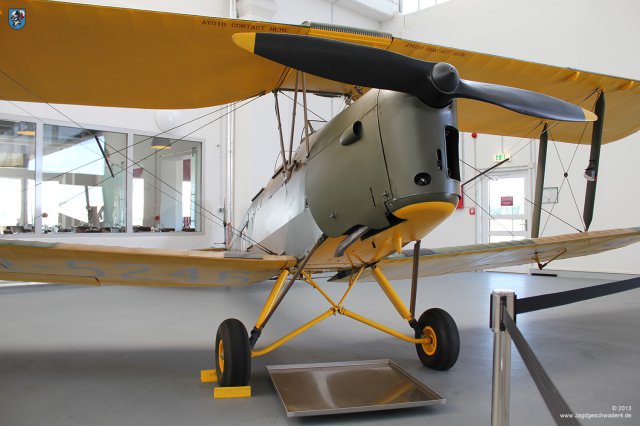 0002_Air_Fighter_Academy_Hangar_10_Heringsdorf_Usedom_De_Havilland_DH82_Tiger_Moth_D-EDHA_R5246