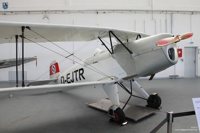 0009_Air_Fighter_Academy_Hangar_10_Heringsdorf_Usedom_Buecker_Bue-131B_Jungmann_D-EJTR