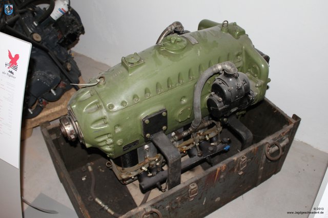0010_Air_Fighter_Academy_Hangar_10_Heringsdorf_Usedom_Reihenmotor_Hirth_HM_504_A-2_105PS