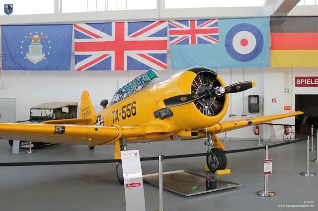 0011_Air_Fighter_Academy_Hangar_10_Heringsdorf_Usedom_North_American_AT-6A_Harvard_MkII_D-FITE