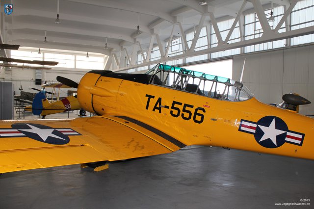 0013_Air_Fighter_Academy_Hangar_10_Heringsdorf_Usedom_North_American_AT-6A_Harvard_MkII_D-FITE
