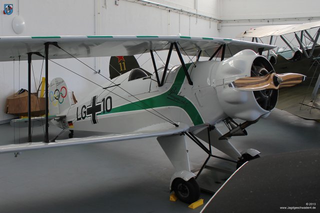0017_Air_Fighter_Academy_Hangar_10_Heringsdorf_Usedom_Buecker_Bue_133C_Jungmeister_D-EPAX