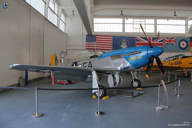 0037_Air_Fighter_Academy_Hangar_10_Heringsdorf_Usedom_North_American_Mustang_P-51D_TF_Little_Ite_D-FUNN