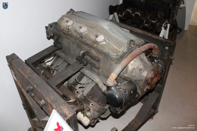 0041_Air_Fighter_Academy_Hangar_10_Heringsdorf_Usedom_8-Zylinder-Reihenmotor_Argus_As_10_240PS_Fi156_Me108