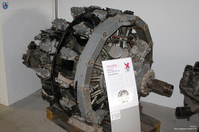 0042_Air_Fighter_Academy_Hangar_10_Heringsdorf_Usedom_Doppelsternmotor_Shvetsov_ASh82_1700PS