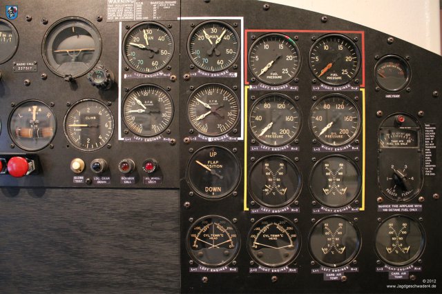 0013_Kovarska_Veteranentreffen_2012_Cockpit_Boeing_B-17_Instrumente