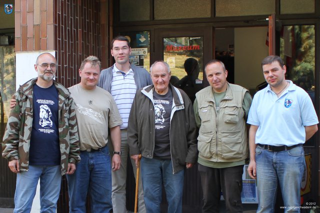 0024_Kovarska_Veteranentreffen_2012_Abschiedsfoto_mit_Heinz_Federwisch