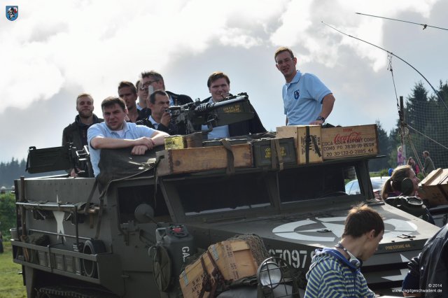 0040_JG4-Treffen_Kovarska_2014_Mitglieder_auf_M3_Half-Track