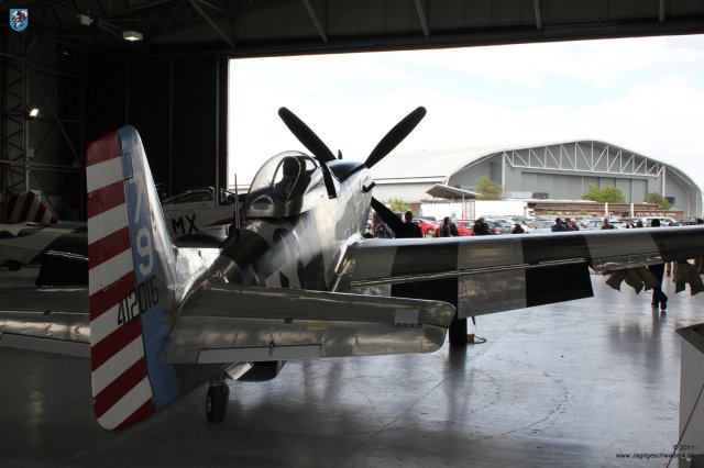0001_Flying_Legends_2011_P-51_Mustang_Fragile_but_Agile