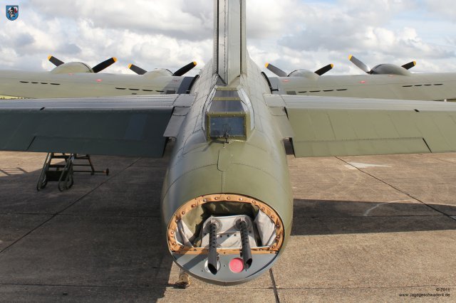 0003_Flying_Legends_2011_Boeing_B-17_Heckschuetze