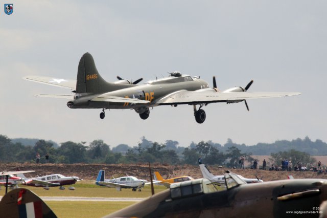0009_Flying_Legends_2011_Boeing_B-17_Sally_B