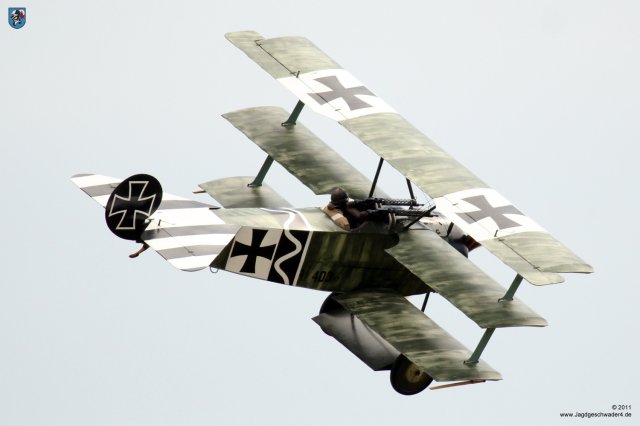 0025_Flying_Legends_2011_Fokker_DR1_Dreidecker_403-17_G-CDXR