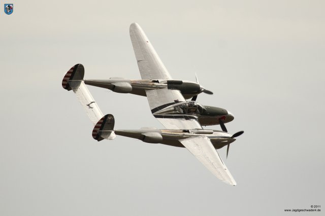 0043_Flying_Legends_2011_Lockheed_P-38_Lightning_Flying_Bulls_Gabelschwanzteufel