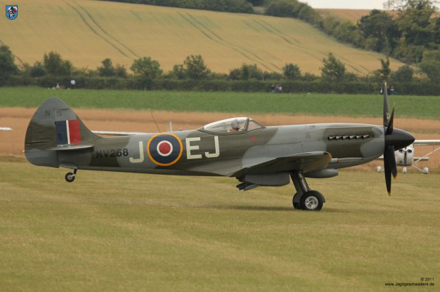 0052_Flying_Legends_2011_Supermarine_Spitfire_XIV_MV268_JE-J_Start