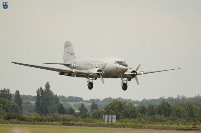 0054_Flying_Legends_2011_Douglas_DC-3_Dakota_LN-WND_Landeanflug