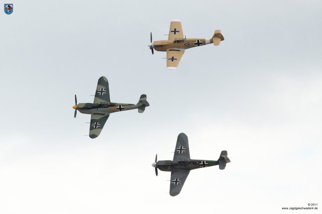 0059_Flying_Legends_2011_Hispano_Buchon_Keil_Formation