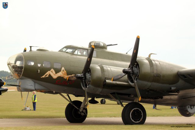 0068_Flying_Legends_2011_Boeing_B-17_Sally_B_Taxiway